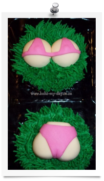 Bikini cupcake